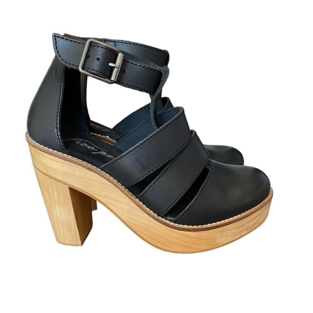Free People Mix It Up Black Leather Platform Clog Sandals size 40 US size 9.5 S7